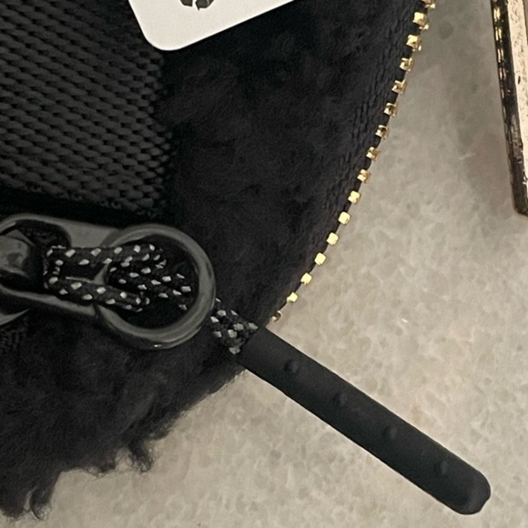 Lululemon Everywhere Fleece Belt Bag Gold Tone Hardware Extended Strap Black NWT - Picture 13 of 15